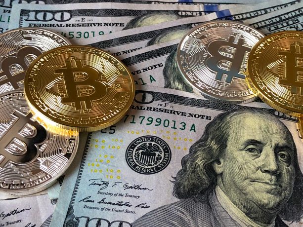 Bitcoin Meroket, Dollar AS malah Makin Anjlok!